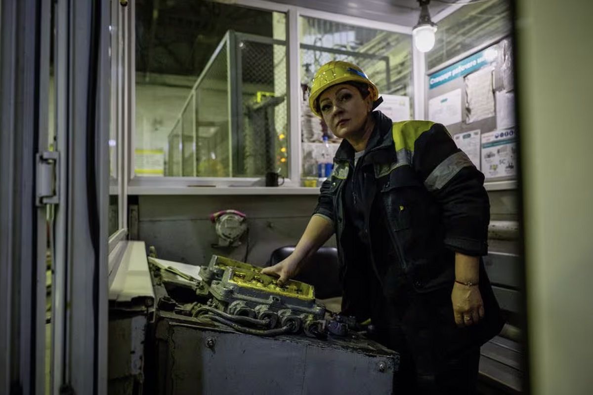 Наразі близько 400 жінок працюють у шахтах "ДТЕК" Наразі близько 400 жінок працюють у шахтах "ДТЕК"