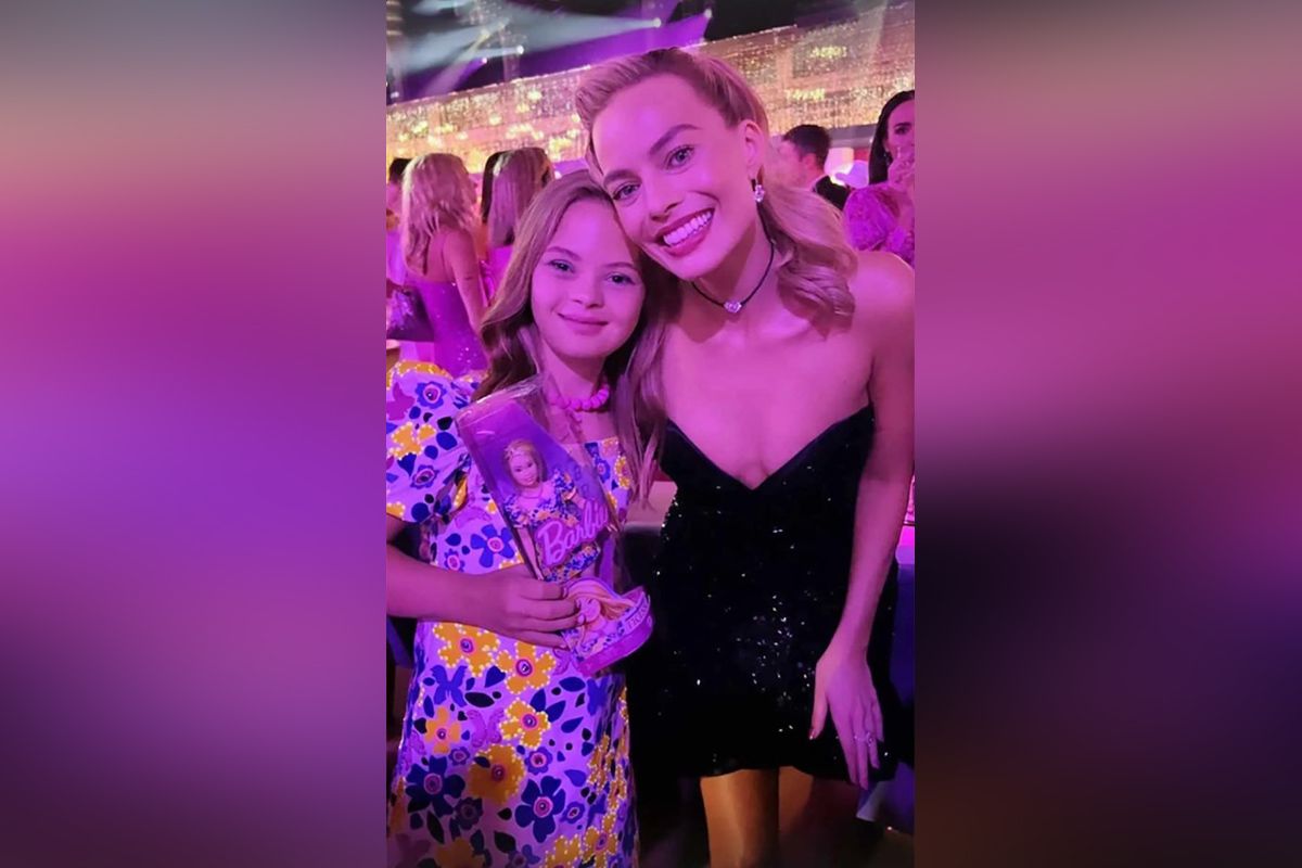 Фото з австралійською акторкою Марго Роббі Фото з австралійською акторкою Марго Роббі