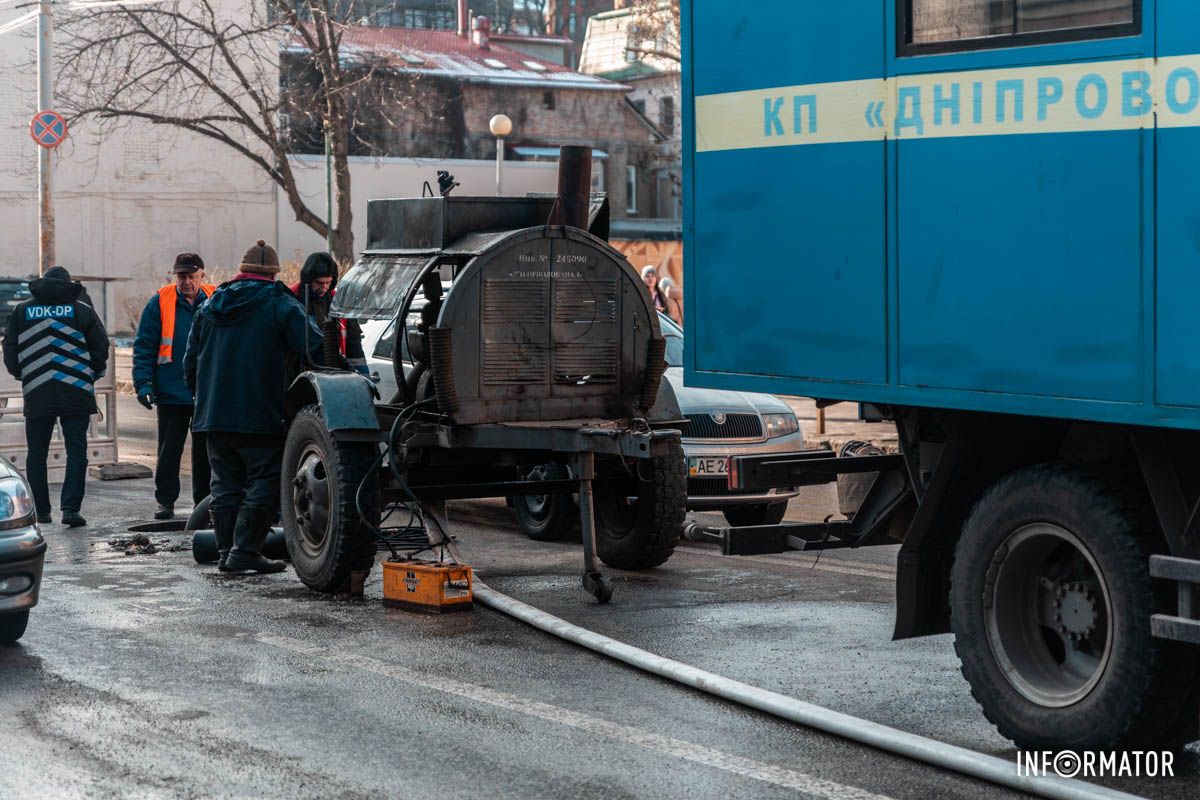 До робіт на дорозі біля будинку приступили 27 листопада
