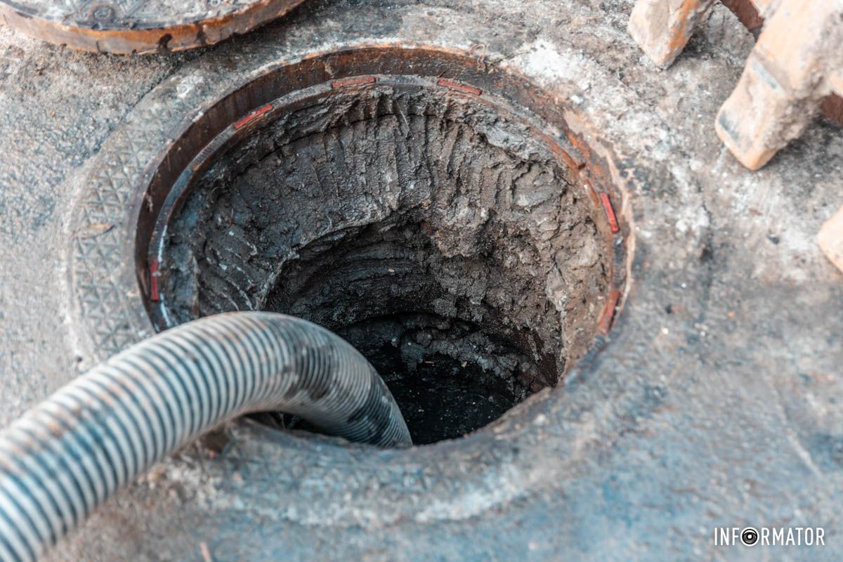 Води у підвалі було настільки багато, що її рівень вже сягав одного метра