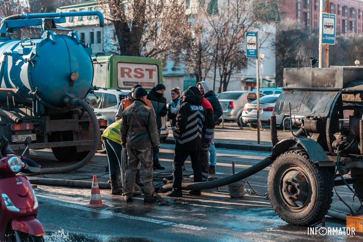 Відкачують воду