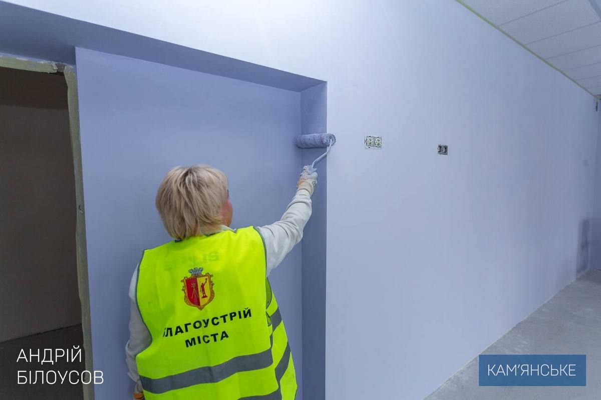 Закупают мебель и техническое оснащение, обустраивают укрытие