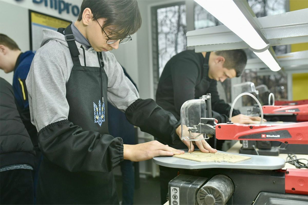 Основленный современным оборудованием кабинет труда открылся в школе №147 на Левобережном-3