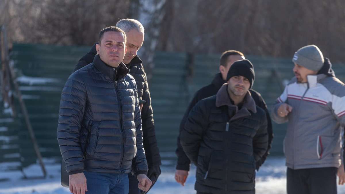 Очистка дорог, обрезка деревьев и восстановление освещения: городской глава Каменского совершил объезд города