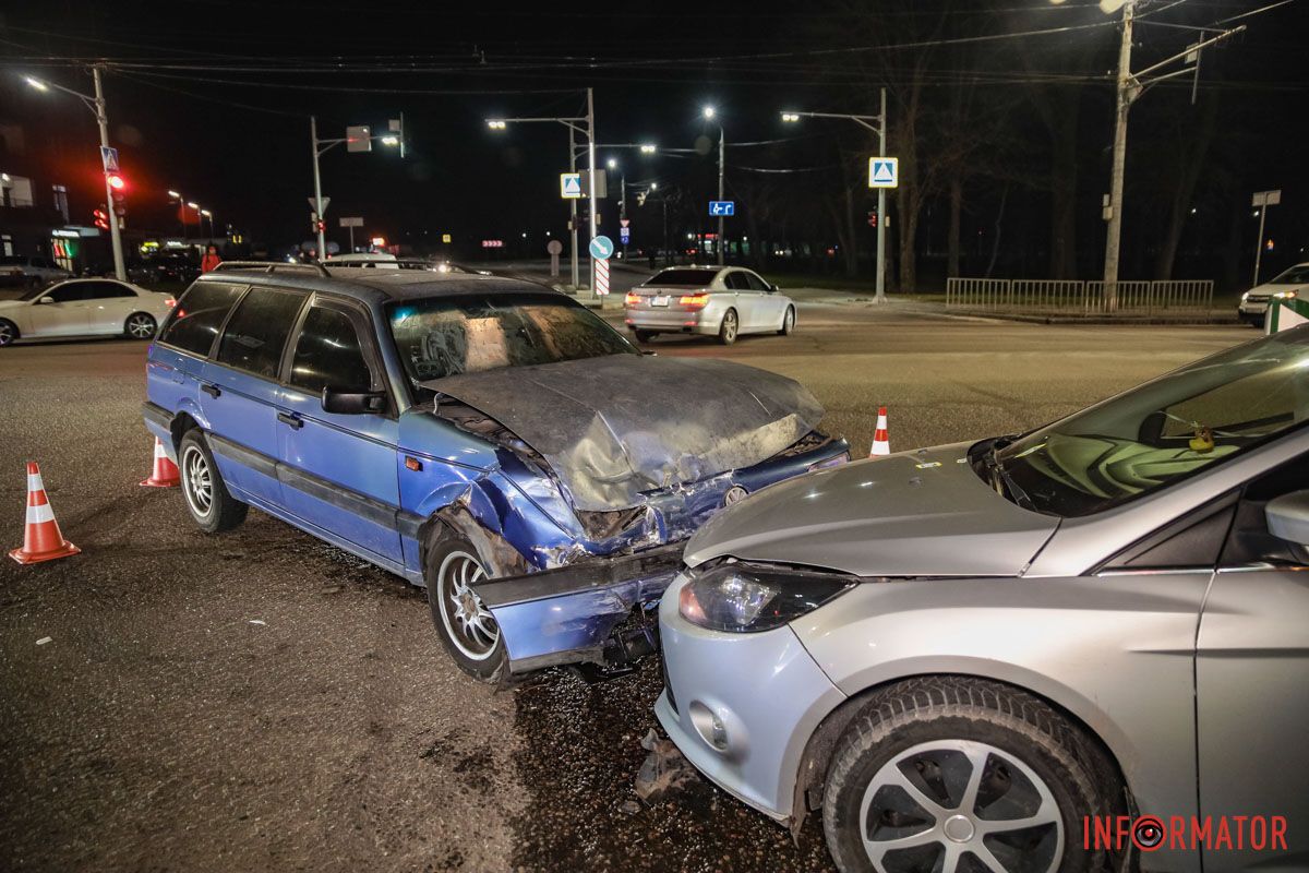 Зіштовхнулись Ford та Volkswagen Зіштовхнулись Ford та Volkswagen