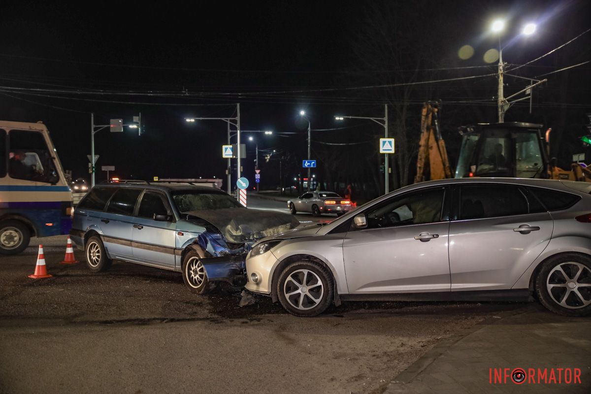 Volkswagen їхав по Запорізькому шосе у напрямку проспекту Богдана Хмельницького Volkswagen їхав по Запорізькому шосе у напрямку проспекту Богдана Хмельницького