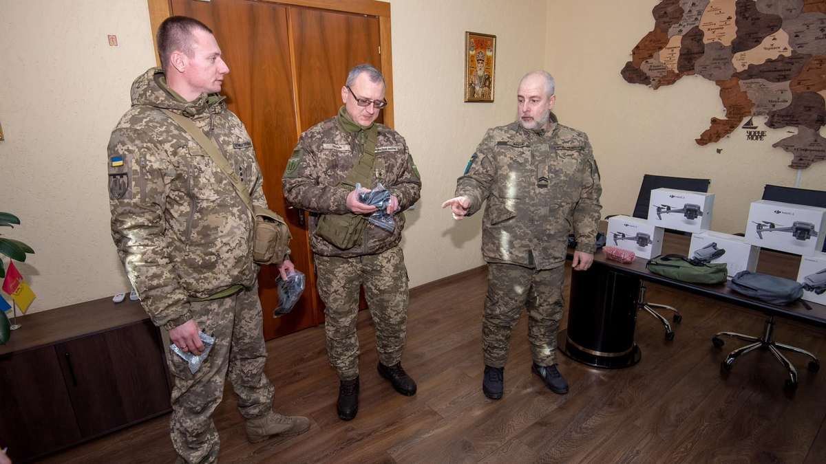 Военные получили от Каменского квадрокоптеры и ПНБ на более миллиона гривен
