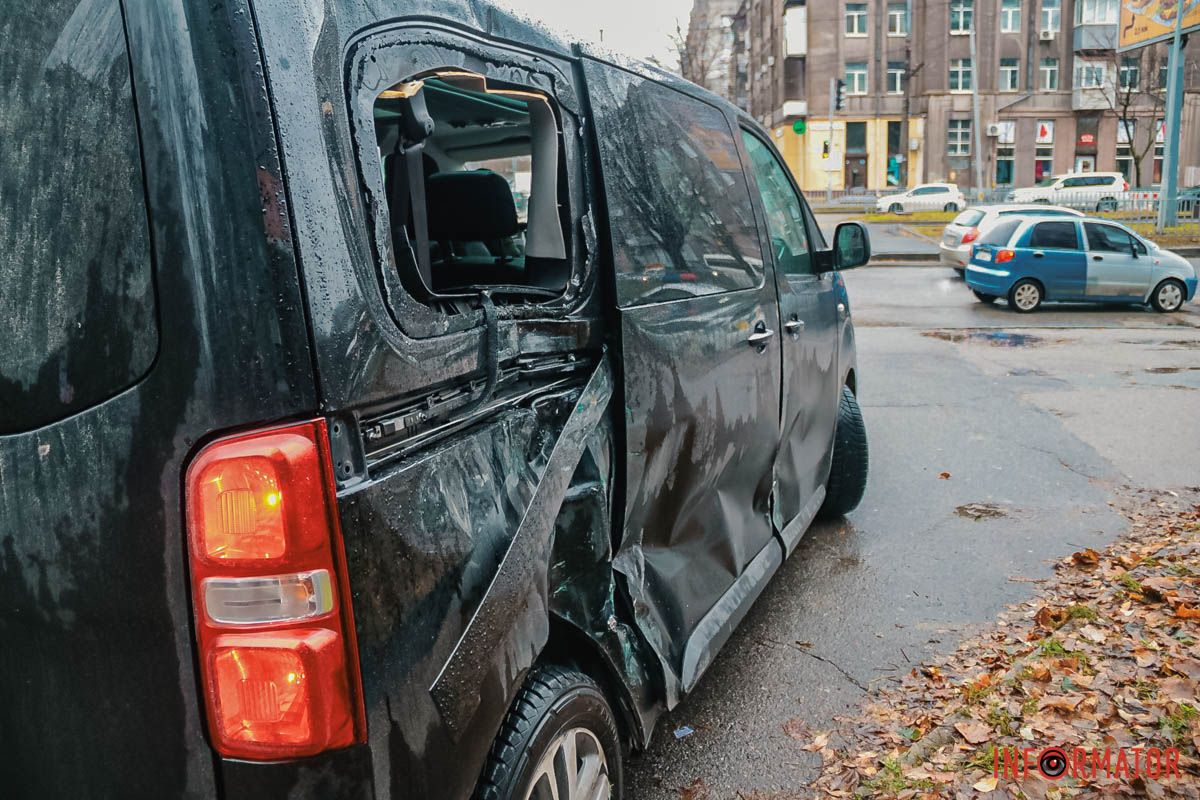 Peugeot двигался по Антоновичу в сторону улицы Херсонской Peugeot двигался по Антоновичу в сторону улицы Херсонской