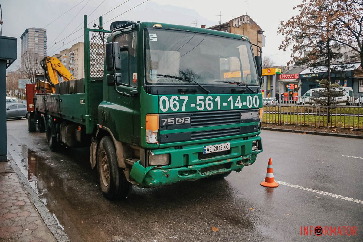 Столкнулись грузовик DAF с прицепом и микроавтобус Peugeot Столкнулись грузовик DAF с прицепом и микроавтобус Peugeot