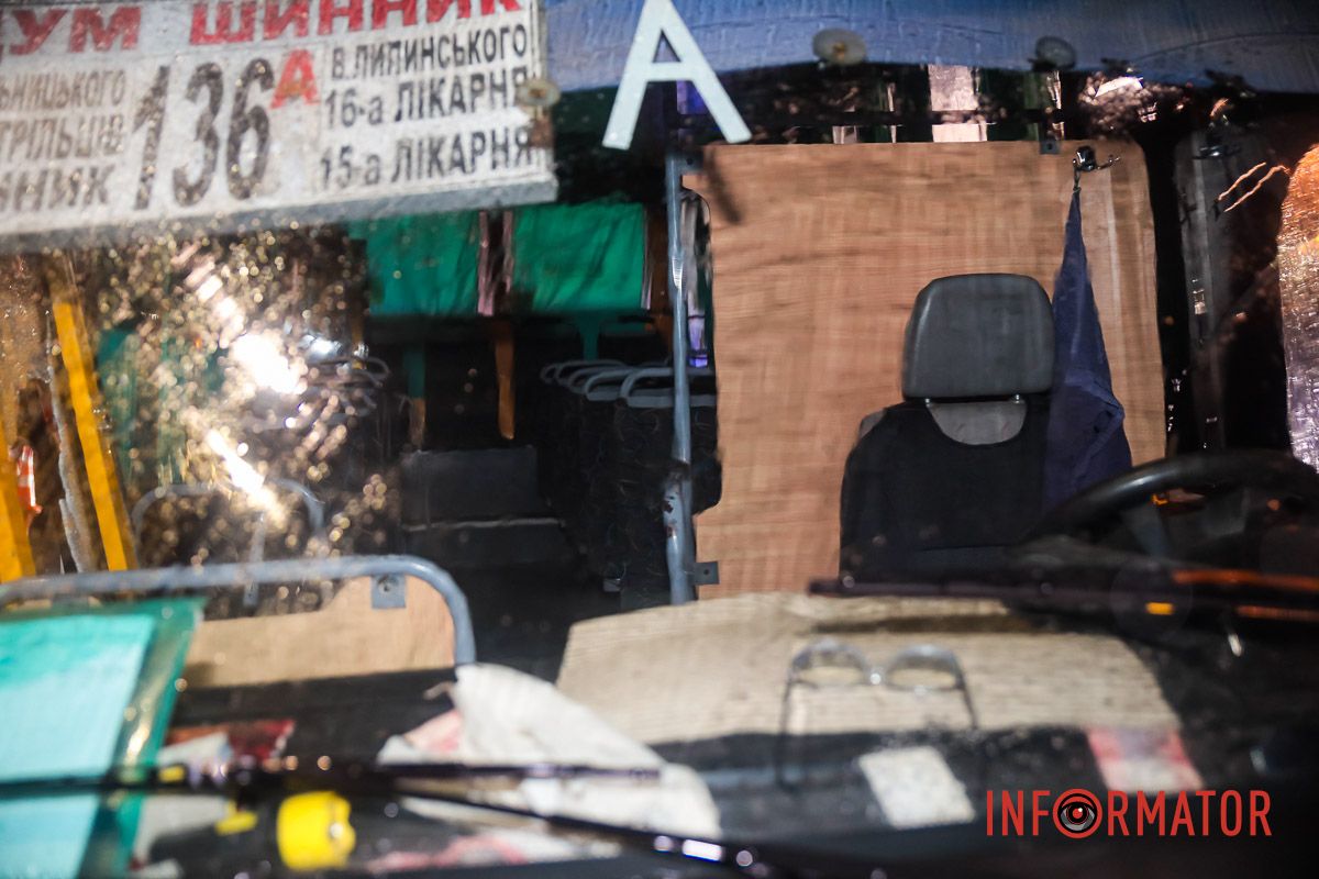 В пятницу, 1 декабря, в Днепре на перекрестке улиц Сечевых Стрельцов и Светлова произошла авария В пятницу, 1 декабря, в Днепре на перекрестке улиц Сечевых Стрельцов и Светлова произошла авария