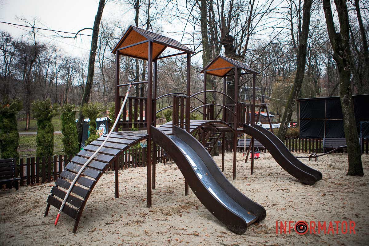 Детскую площадку обновили