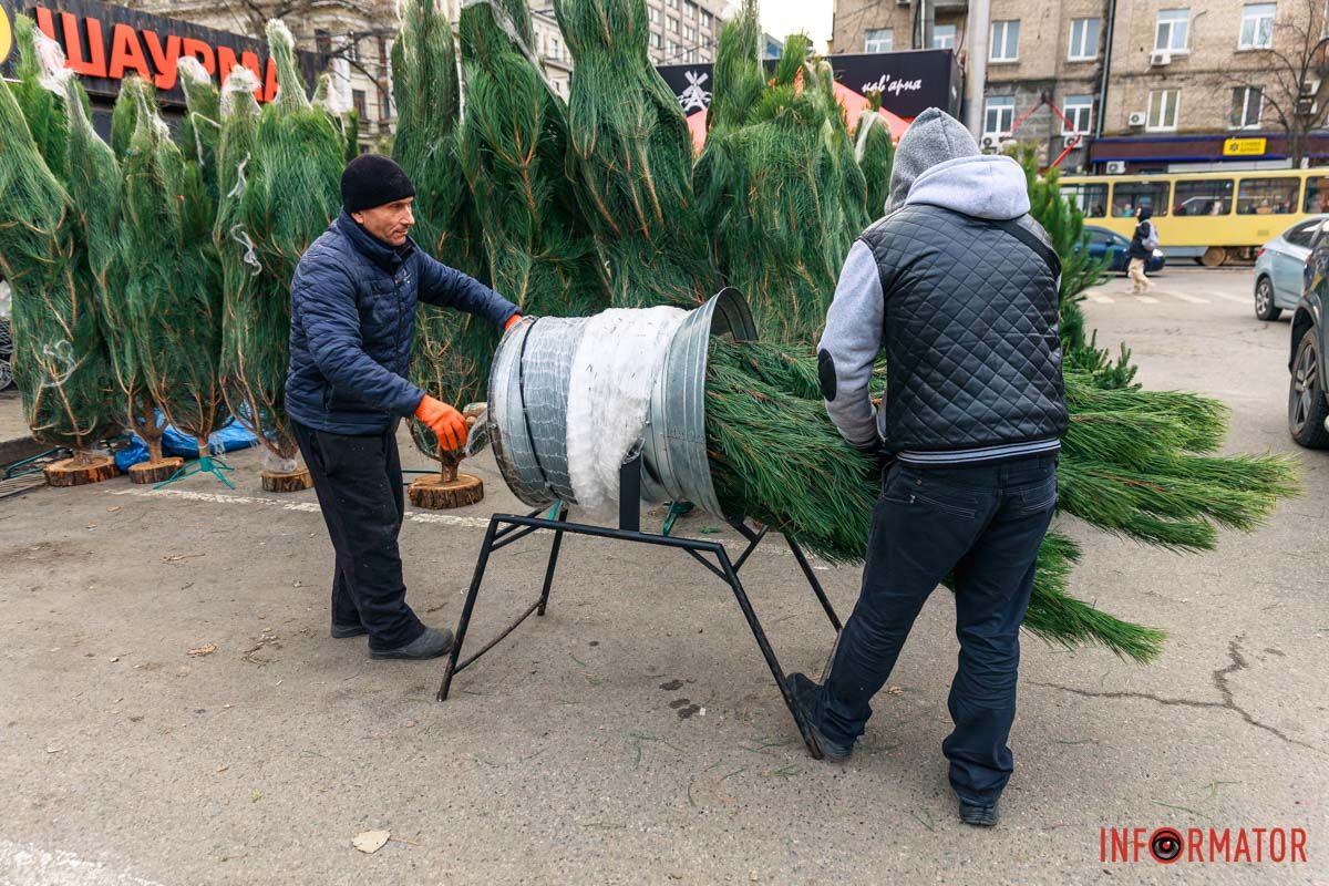 Точка на проспекте Гагарина, 8а, возле ТЦ 