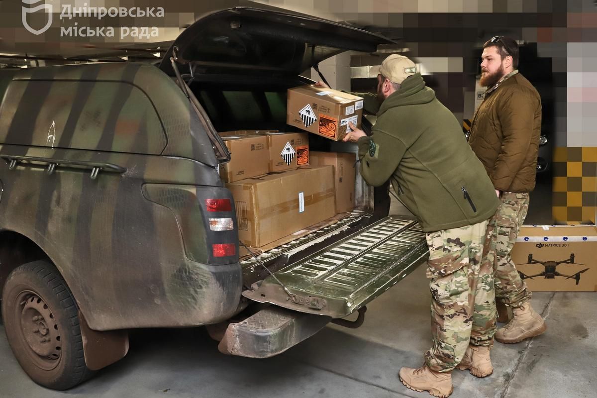 Военные получили от Днепра очередную партию дронов и раций еще на 12 млн грн