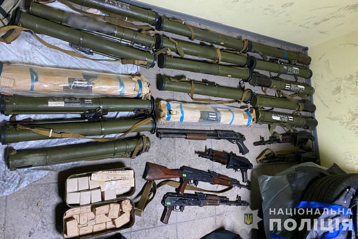 Вилучили склад зброї Вилучили склад зброї