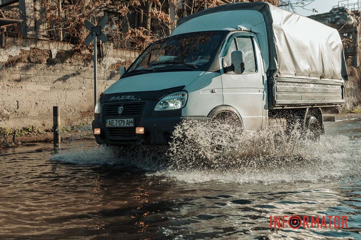 Також на вулиці спостерігається знижений тиск у трубах
