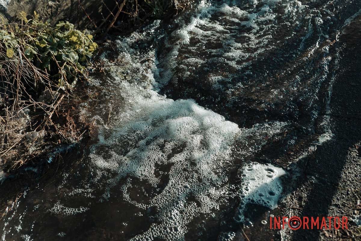 Біжить струмок