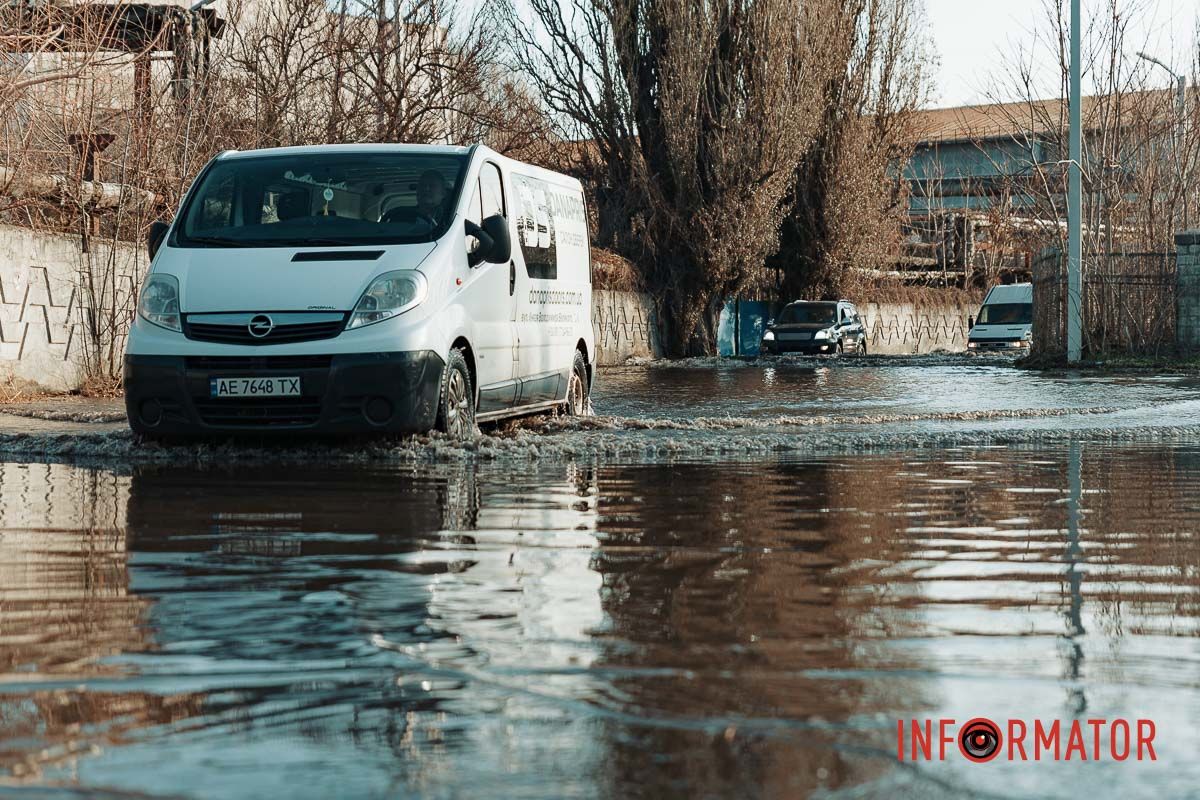 Неподалік Деревлянської прорвало трубу