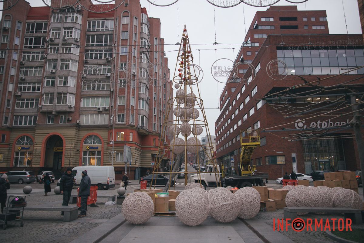 Работы по установке будут продолжаться до конца недели.