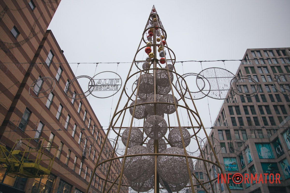 Она находится на Екатеринославском бульваре