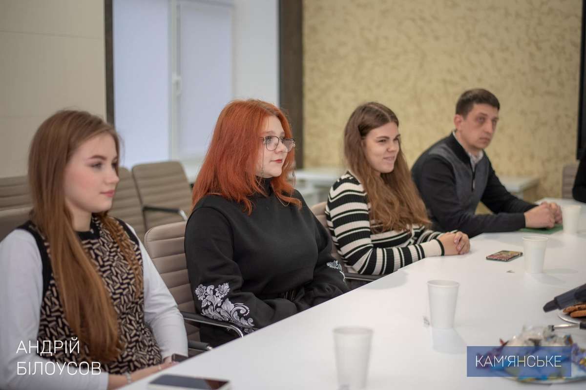 "От сознательной, осведомленной, самостоятельной и патриотически настроенной молодежи зависит будущее процветание Украины", - мэр города