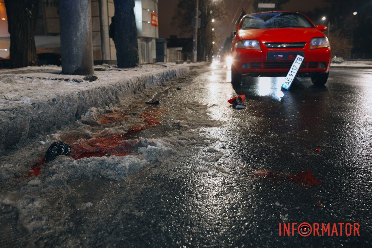 Наразі невідомо, переходив чоловік дорогу по переходу, чи поруч з ним