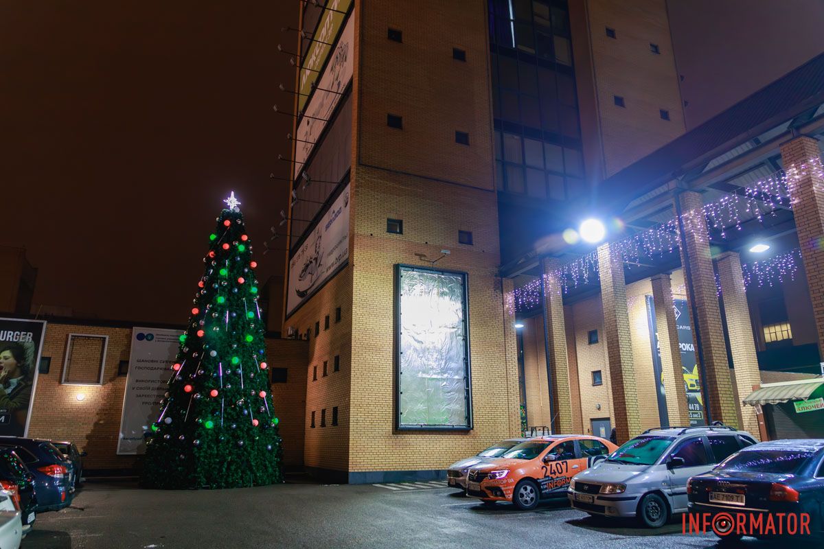 Стоїть біля ТЦ "Вавілон" Стоїть біля ТЦ "Вавілон"