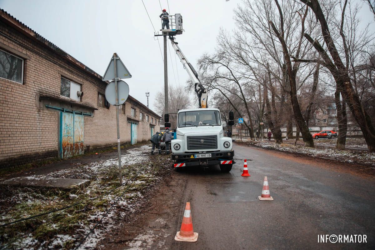 Опора впала на авто Опора впала на авто