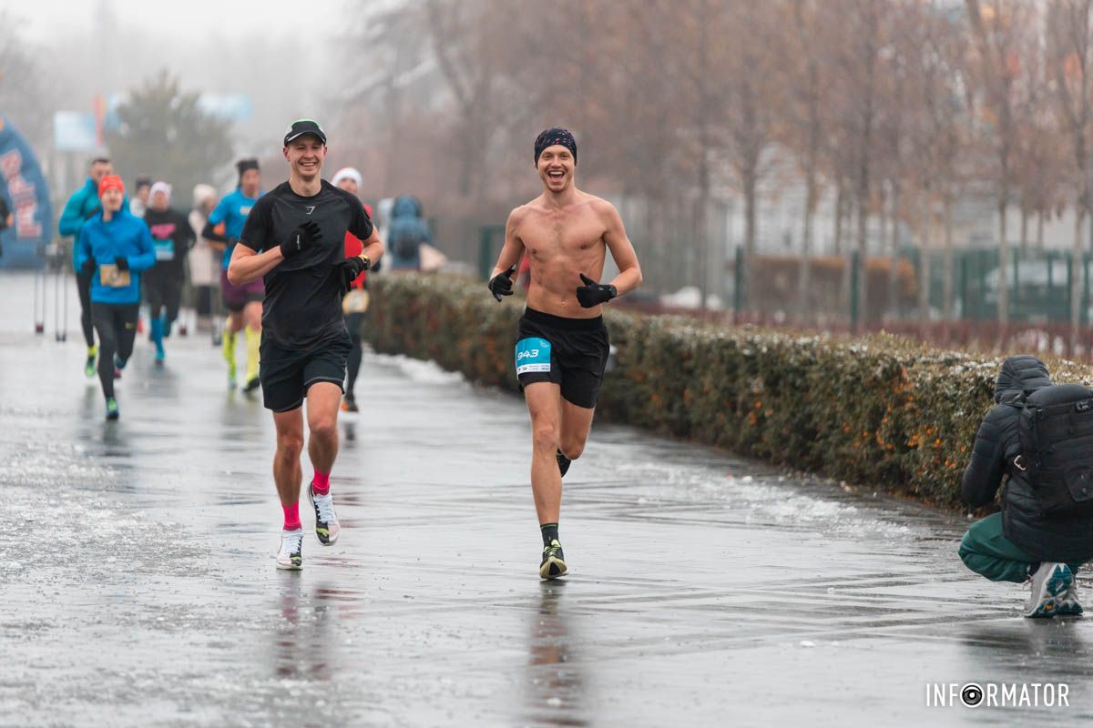 И не холодно