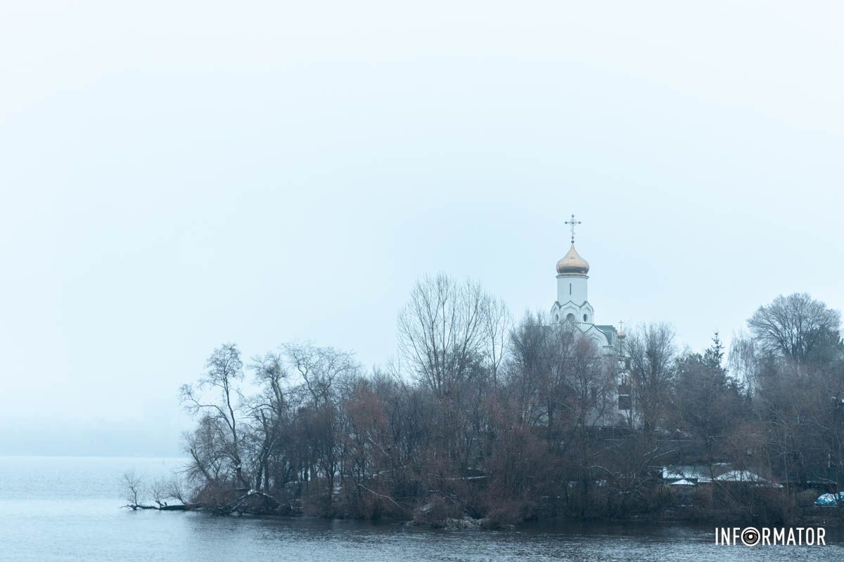 В Днепре густой туман В Днепре густой туман