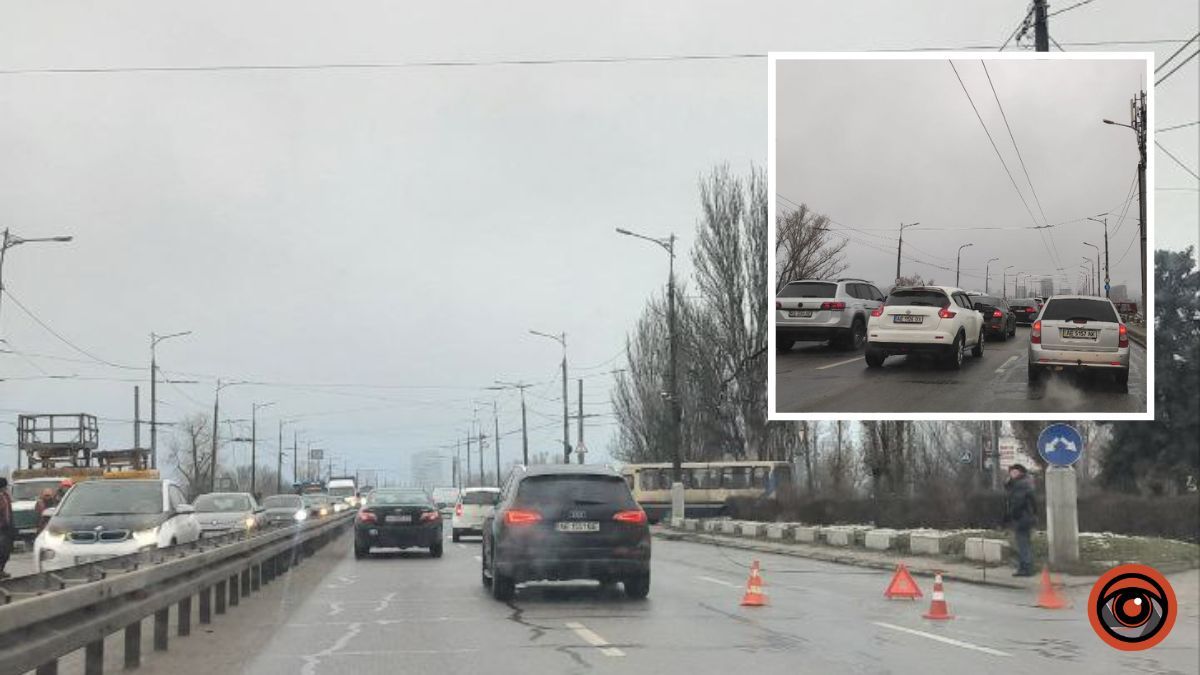 У Дніпрі зупинився рух тролейбусів по Новому мосту: причина