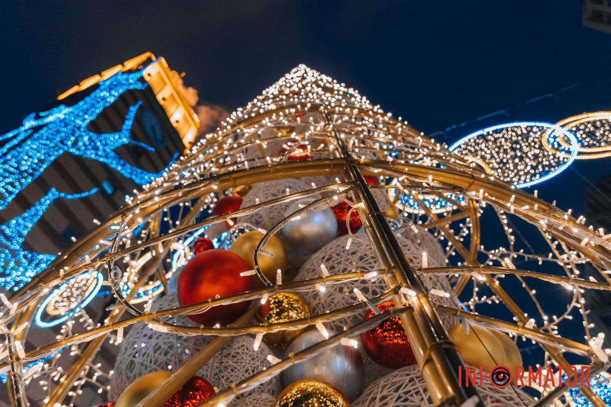 Также в городе уже продают живые елки