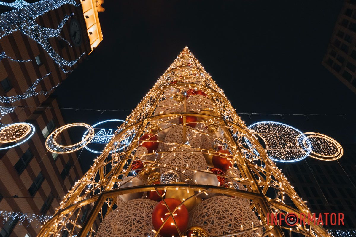 Новогодний наряд елью