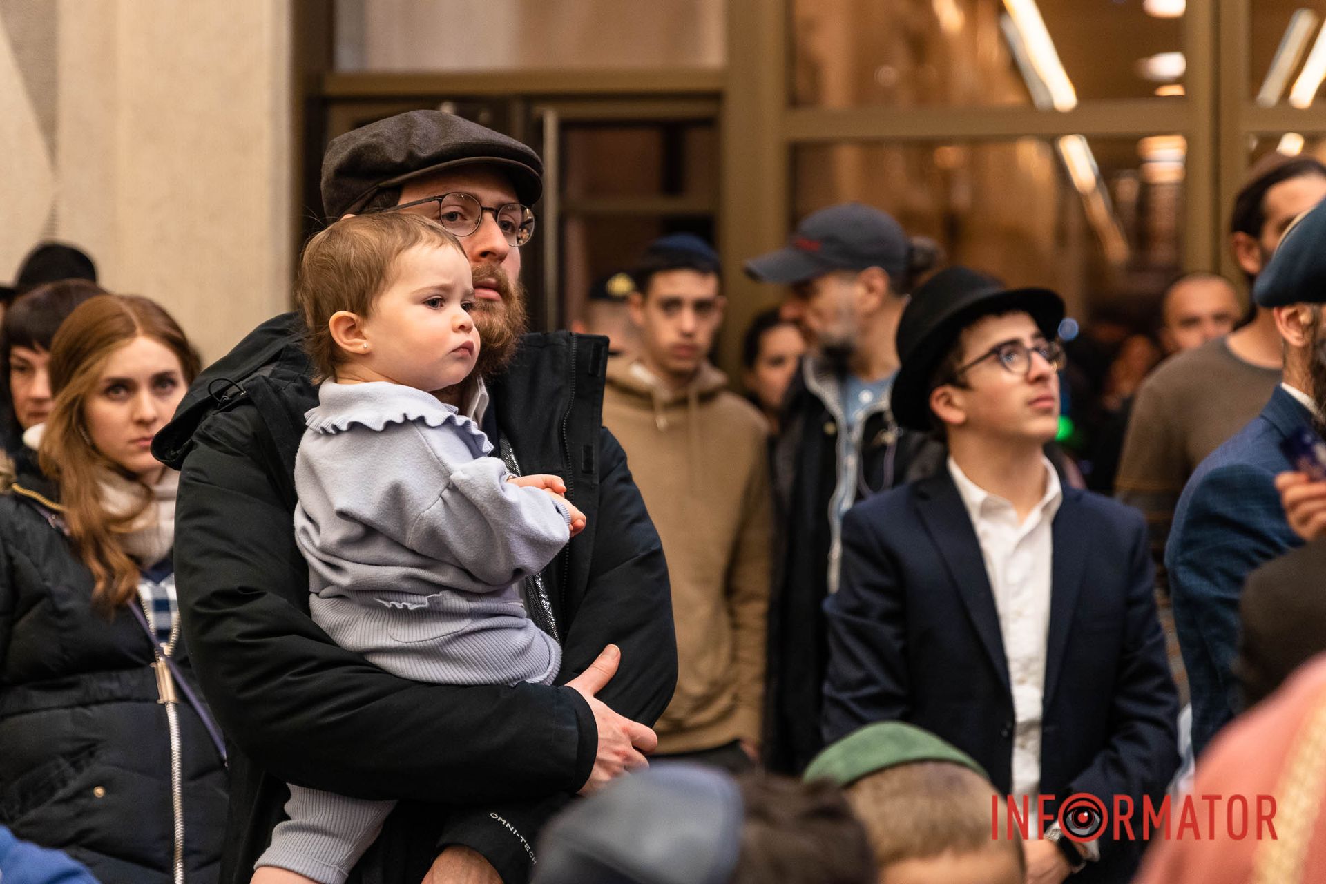 Ежедневно празднуют Хануку в Меноре Ежедневно празднуют Хануку в Меноре