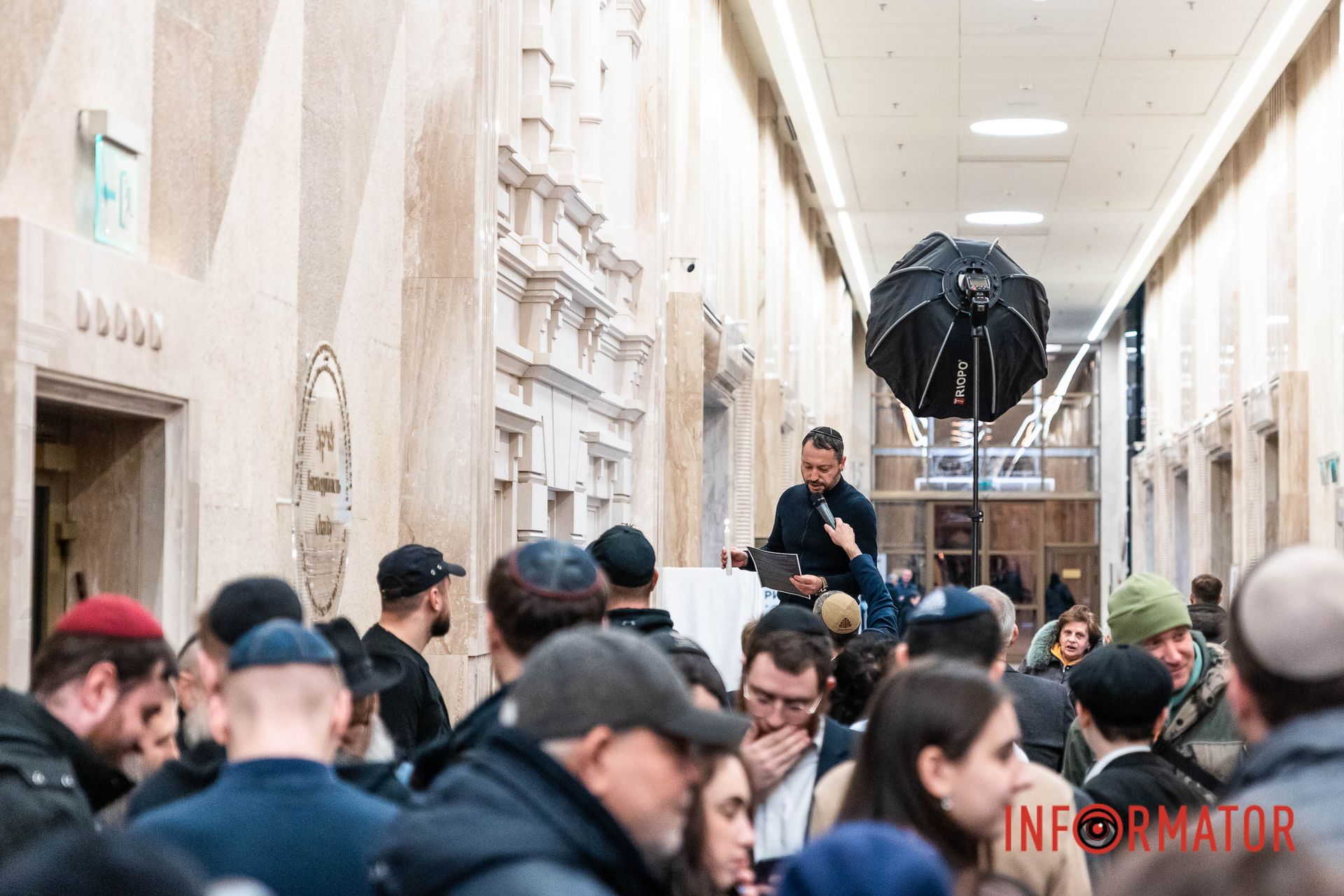 Праздник символизирует победу света над тьмой Праздник символизирует победу света над тьмой