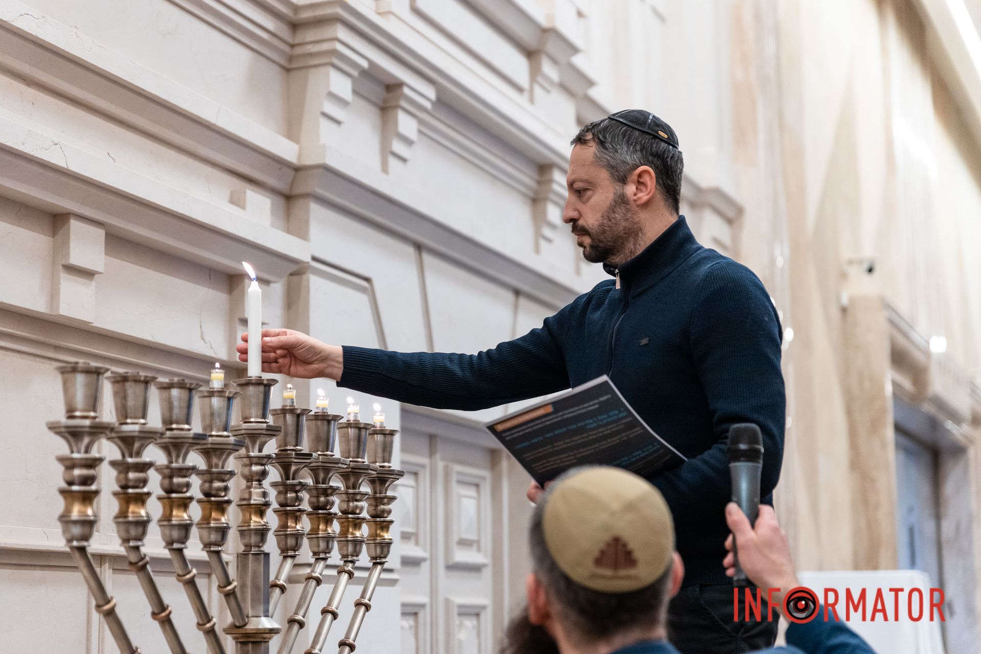 Празднование длится ровно восемь дней Празднование длится ровно восемь дней