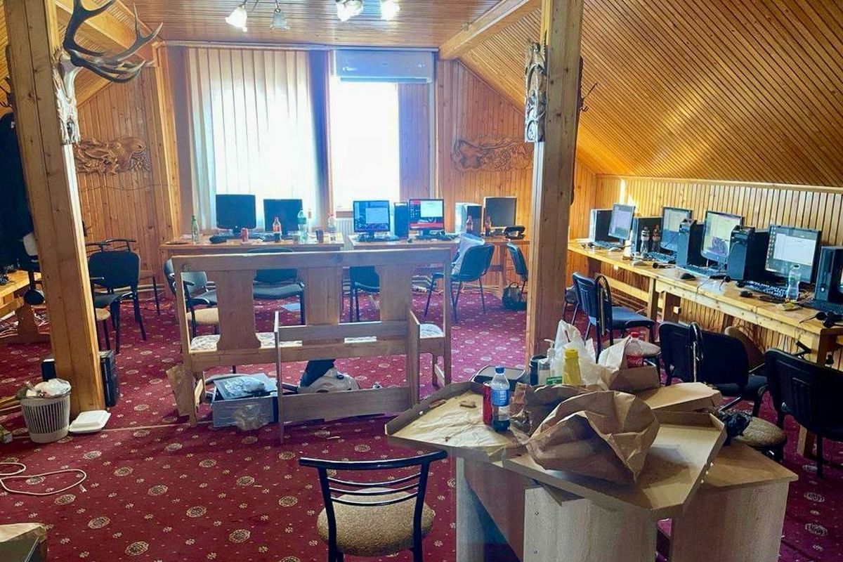 Четверо чоловіків з Кривого Рогу організували шахрайський call-центр