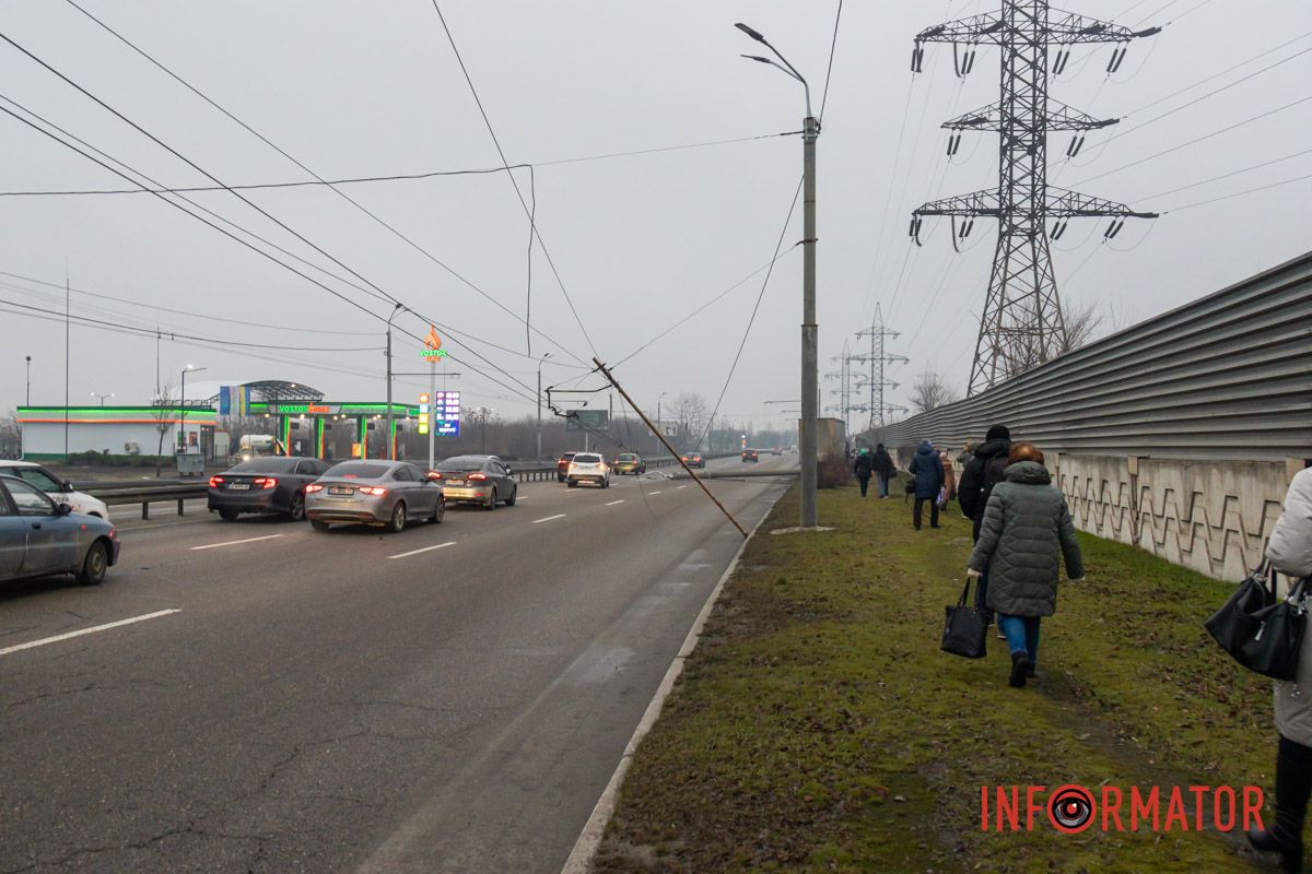 В среду, 13 декабря, на Набережной Заводской произошла авария В среду, 13 декабря, на Набережной Заводской произошла авария