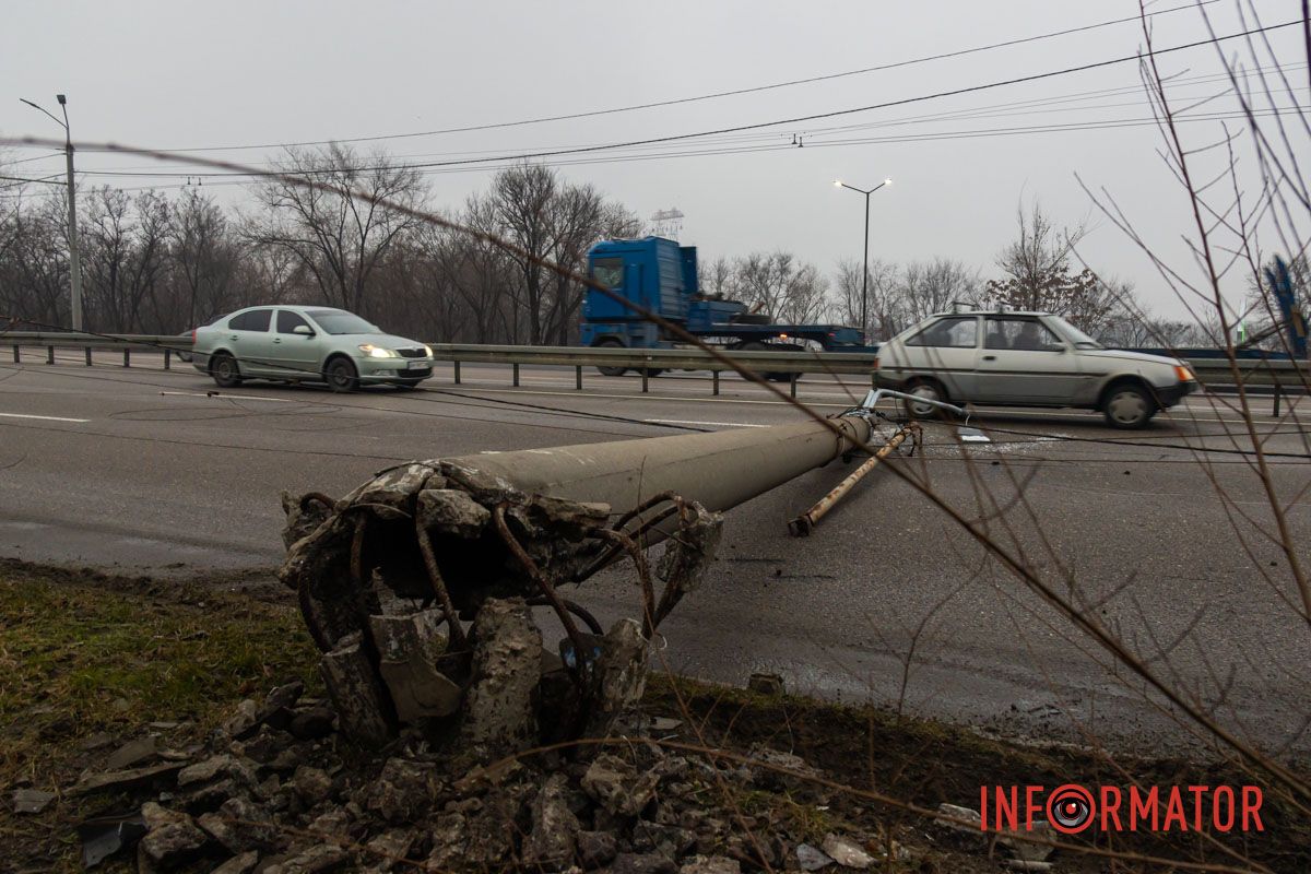 В результате остановилась работа троллейбусов №2 в оба направления В результате остановилась работа троллейбусов №2 в оба направления