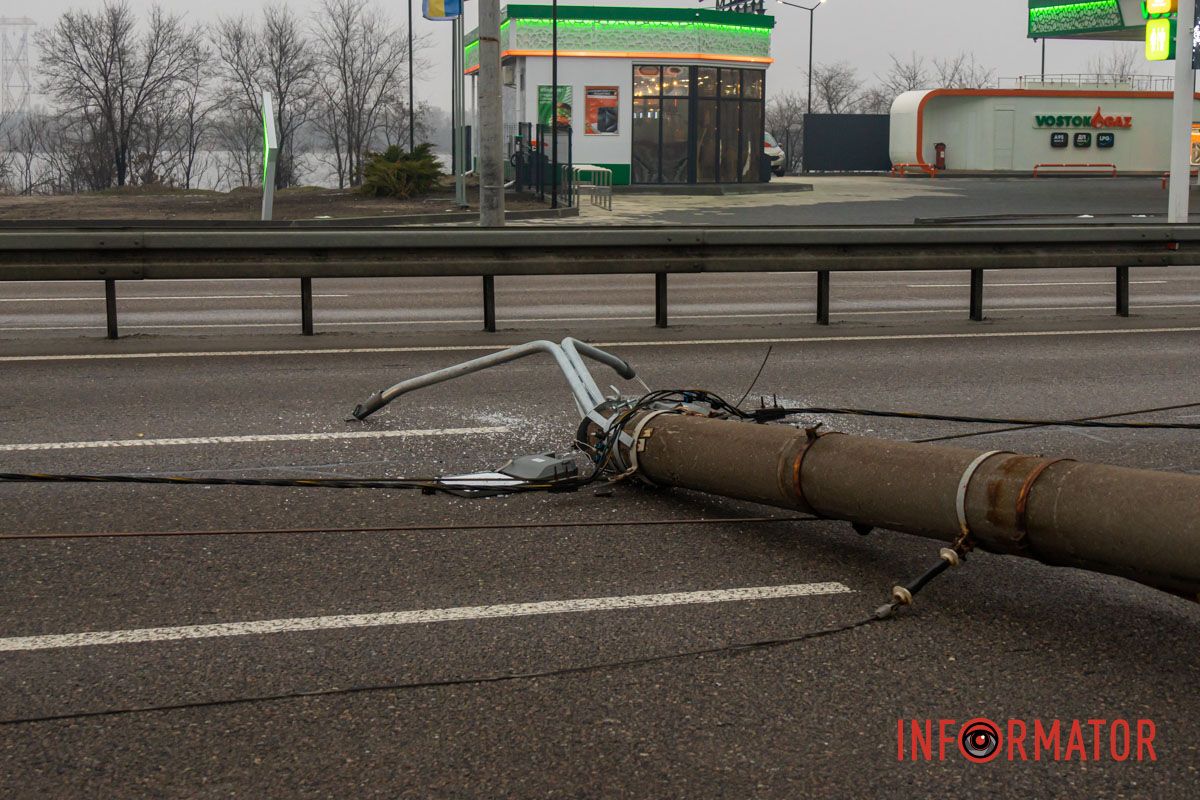 По состоянию на 7:58 машины стояли в пробке к Кайдакскому мосту По состоянию на 7:58 машины стояли в пробке к Кайдакскому мосту