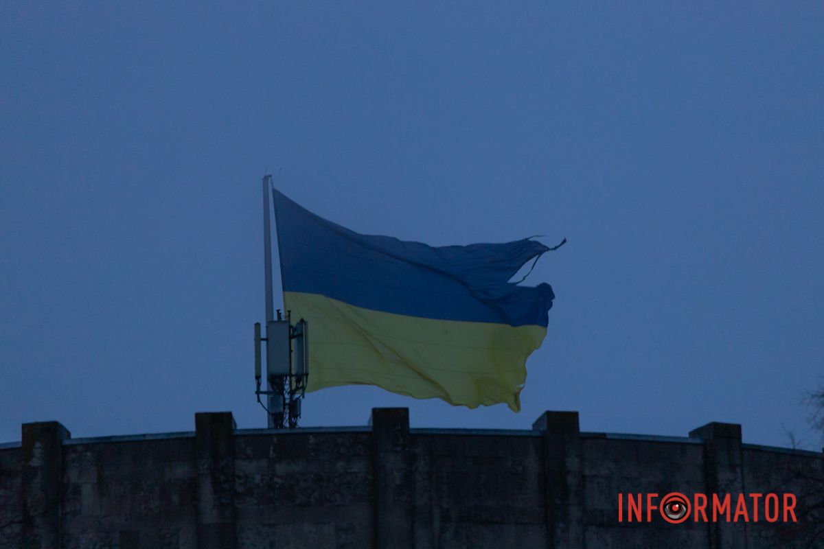 утром начался дождь со снегом, который сразу покрывал все ледяной пленкой