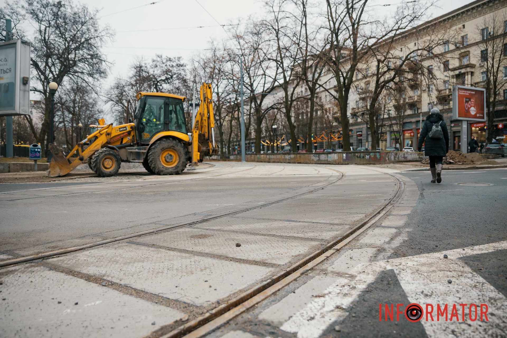 На дорозі ще стоїть будівельна техніка На дорозі ще стоїть будівельна техніка