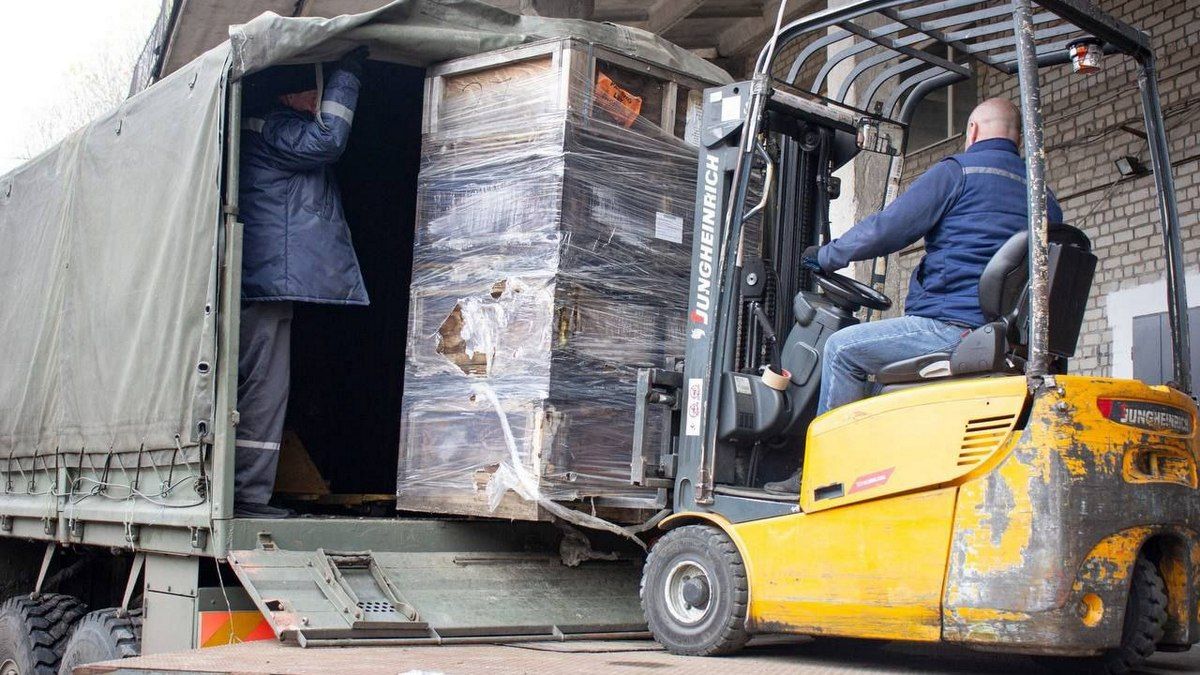 Лошадиные силы и экипировка: чем помогают военным в Днепре