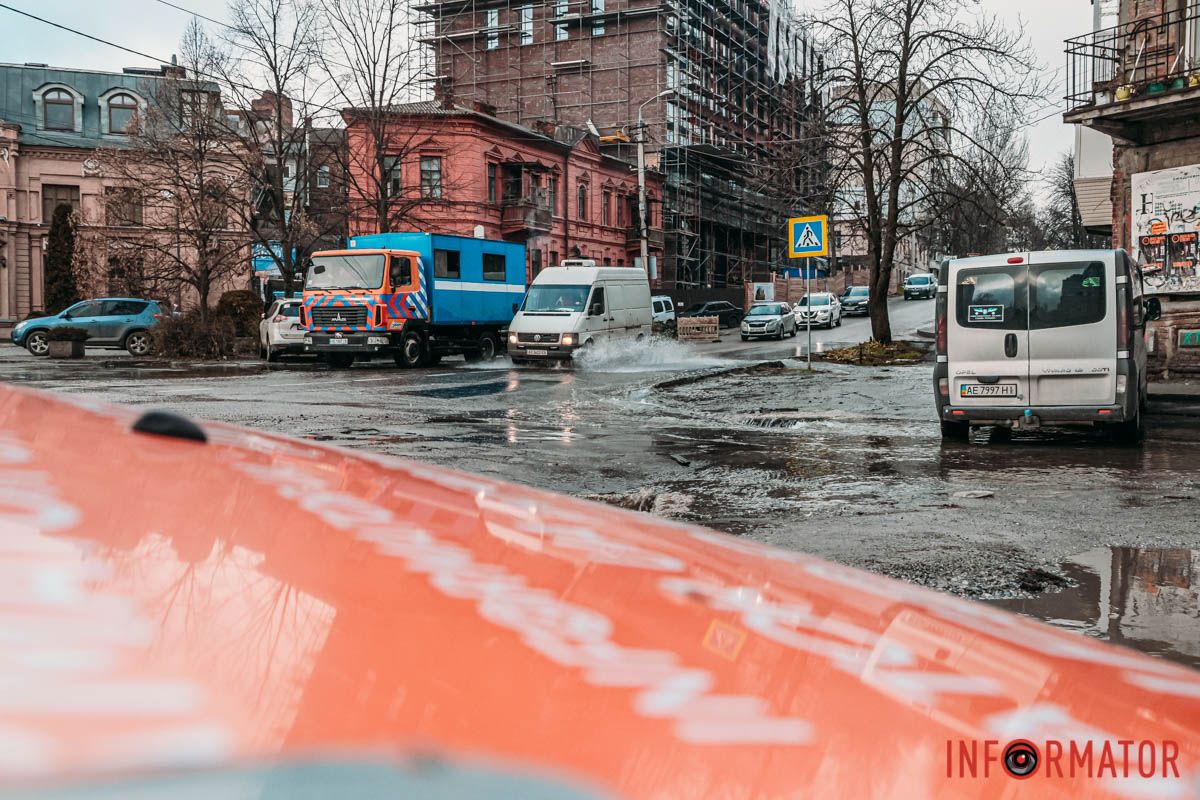 Аварія на водоводі у центрі Дніпра