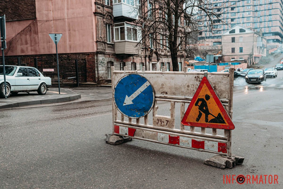 На Паторжинського прорвало трубу