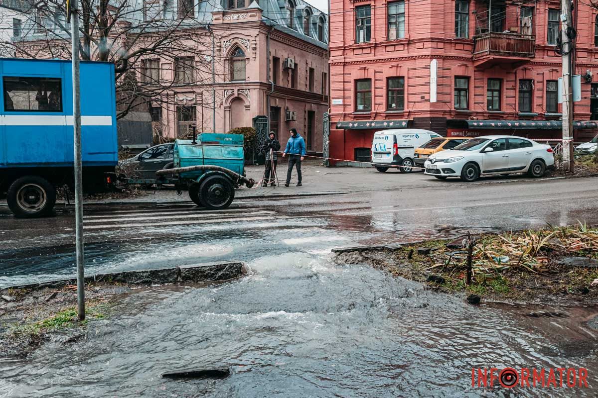 Вулиця перетворилася на "річку"