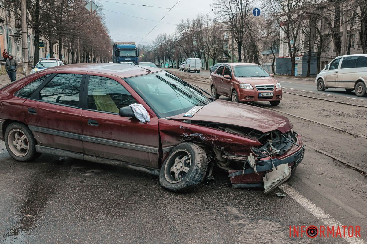 По состоянию на 11:38, на место приехал эвакуатор По состоянию на 11:38, на место приехал эвакуатор
