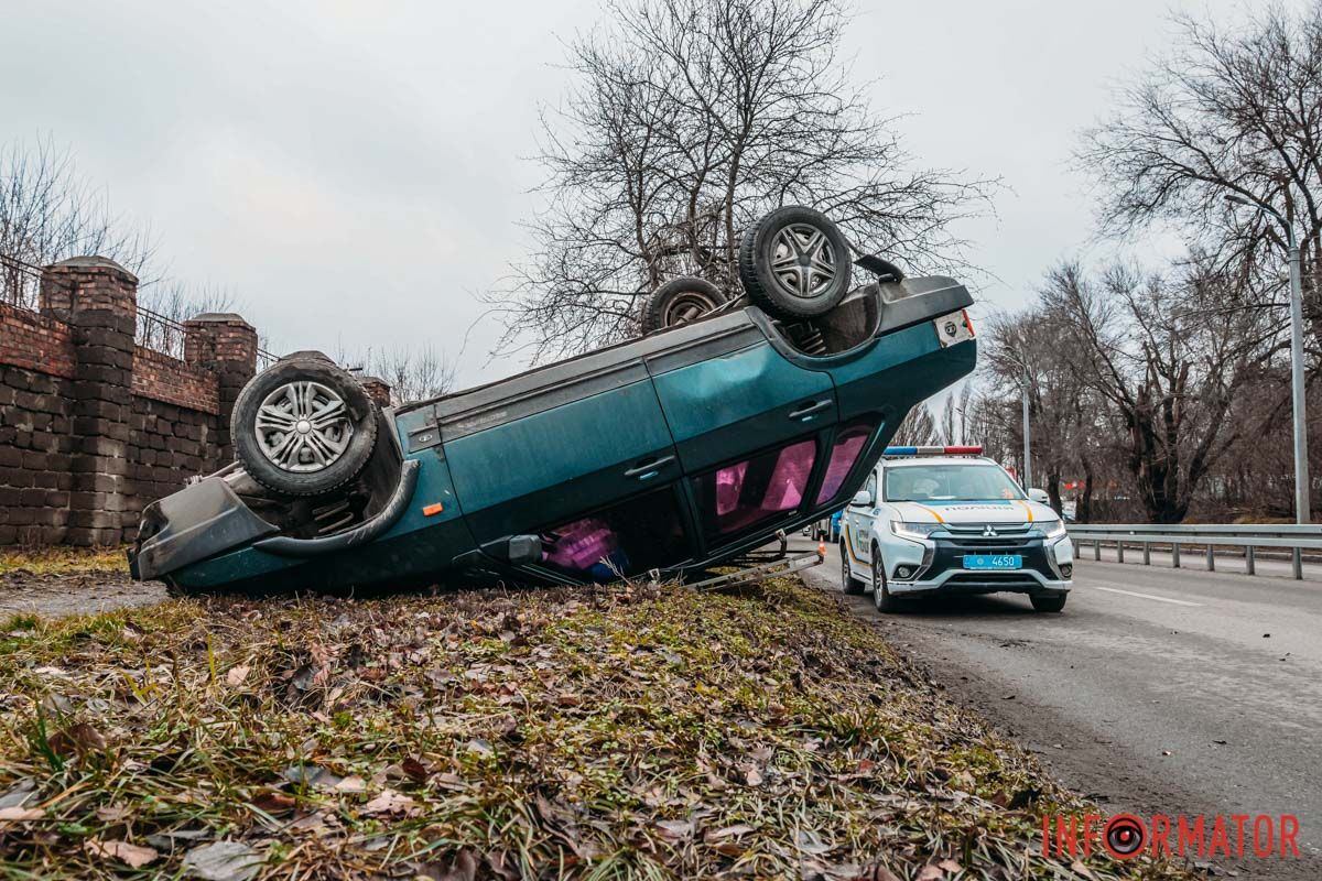 На місцях аварій працюють патрульні На місцях аварій працюють патрульні