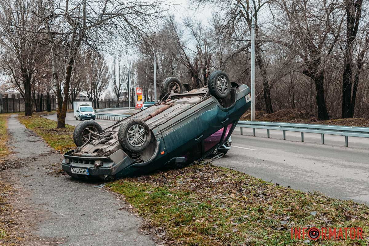 Одразу дві ДТП на вулиці Криворізькій у Дніпрі Одразу дві ДТП на вулиці Криворізькій у Дніпрі