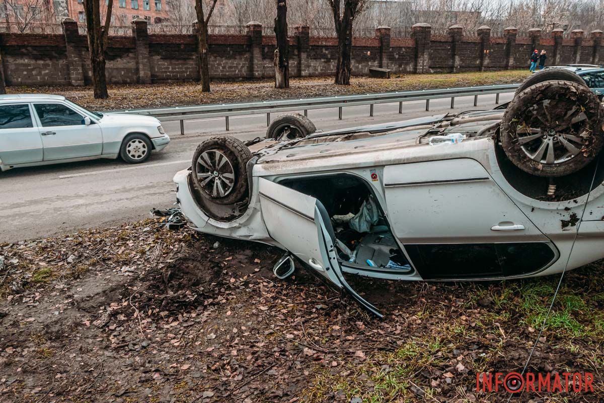 Водій наїхав на бордюр Водій наїхав на бордюр