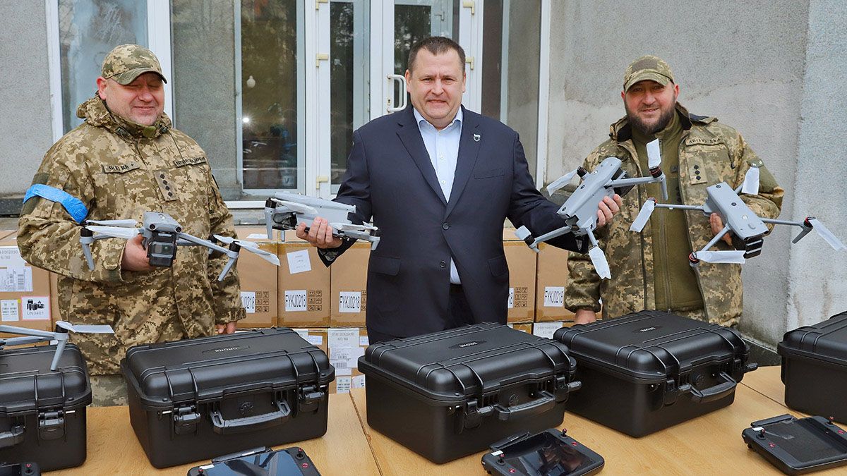 Дніпро передав бійцям на Авдіївському напрямку ще 40 дронів з тепловізорами вартістю майже 10,5 мільйонів гривень